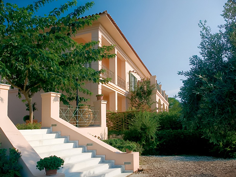 Θέα στο βουνό και καλοκαιρινές δραστηριότητες