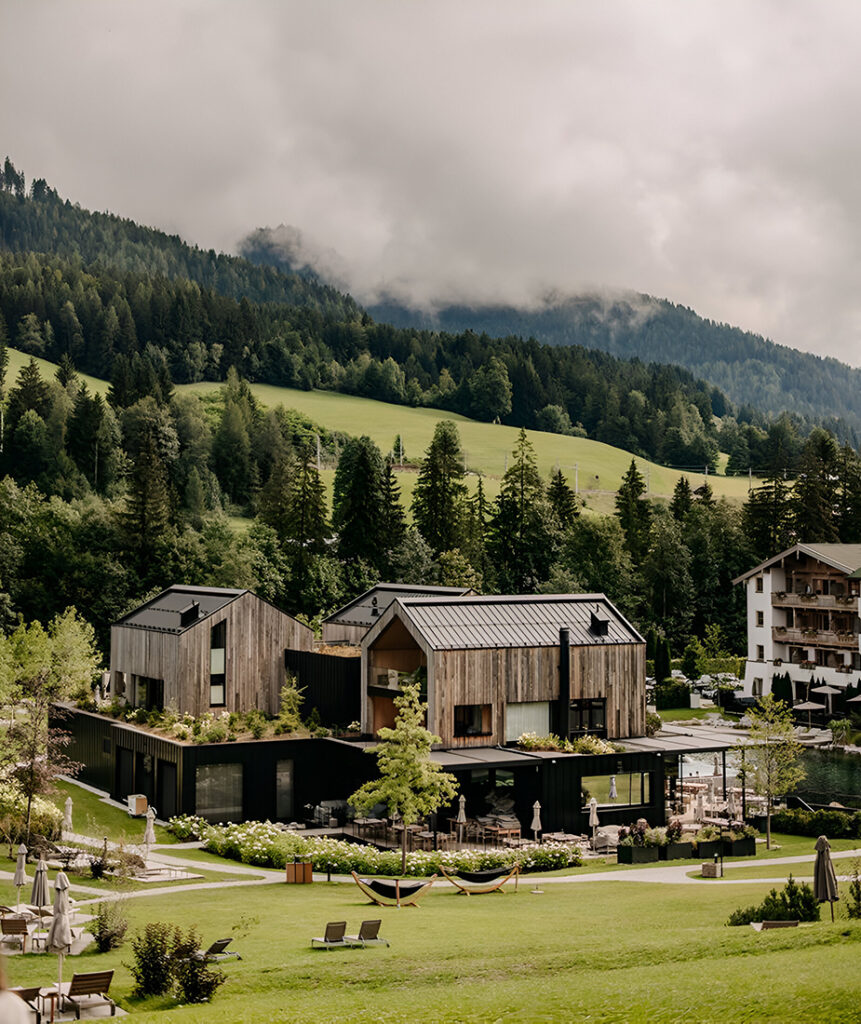 Θέα στο βουνό και καλοκαιρινές δραστηριότητες